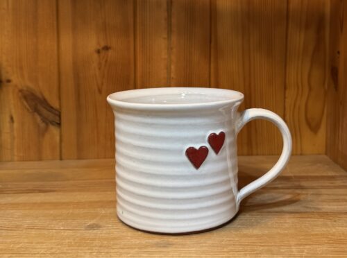 Keramický hrnek se srdíčky
